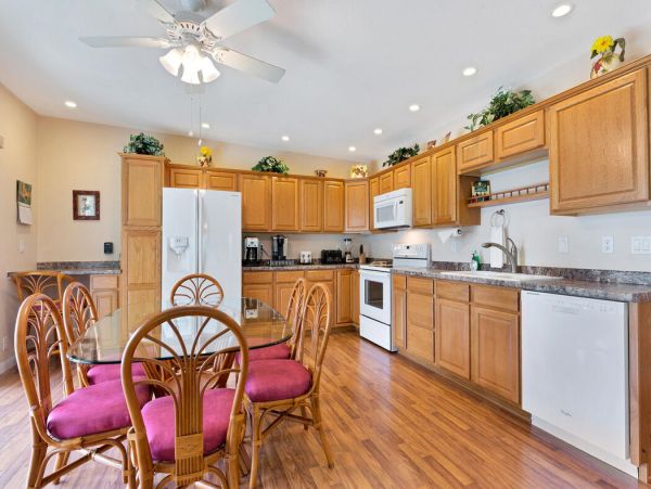 2 Bedroom walk to beach