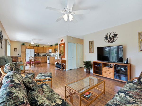 2 Bedroom walk to beach