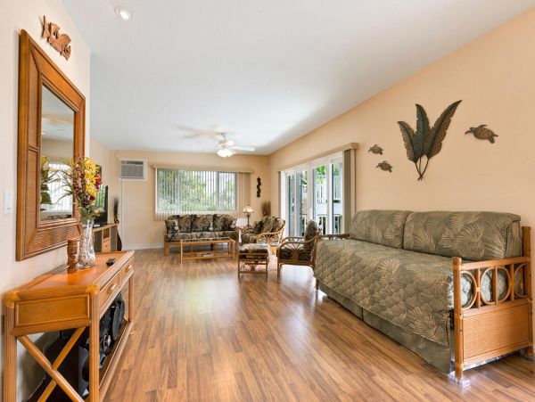 2 Bedroom walk to beach