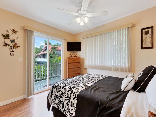 2 Bedroom walk to beach