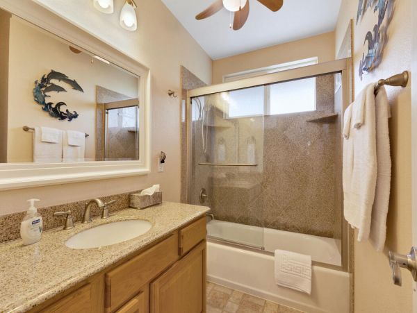 2 Bedroom walk to beach