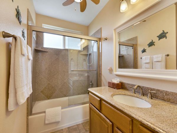 2 Bedroom walk to beach
