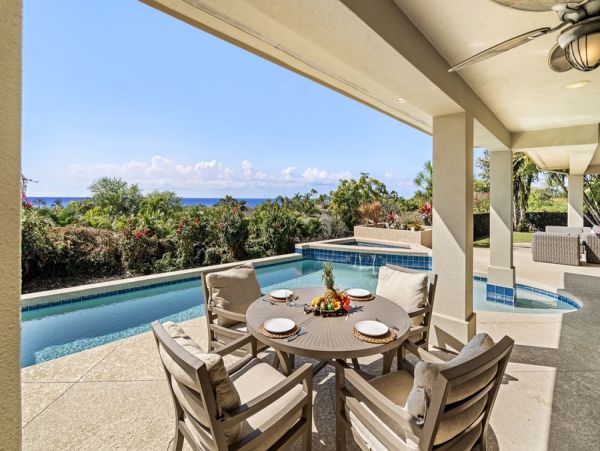 Tropical Luxury Retreat in Kailua Kona: Spacious 4-Bedroom Home with Pool & Stunning Views