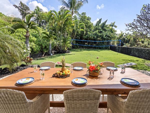 Tropical Luxury Retreat in Kailua Kona: Spacious 4-Bedroom Home with Pool & Stunning Views