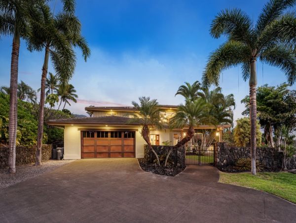 Tropical Luxury Retreat in Kailua Kona: Spacious 4-Bedroom Home with Pool & Stunning Views