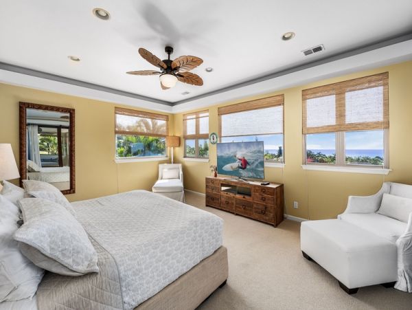Tropical Luxury Retreat in Kailua Kona: Spacious 4-Bedroom Home with Pool & Stunning Views