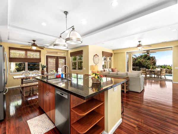 Tropical Luxury Retreat in Kailua Kona: Spacious 4-Bedroom Home with Pool & Stunning Views