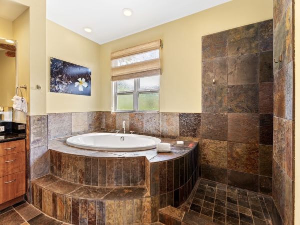 Tropical Luxury Retreat in Kailua Kona: Spacious 4-Bedroom Home with Pool & Stunning Views