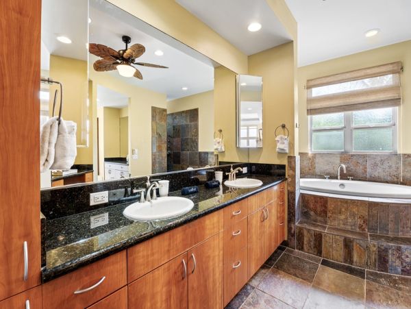 Tropical Luxury Retreat in Kailua Kona: Spacious 4-Bedroom Home with Pool & Stunning Views