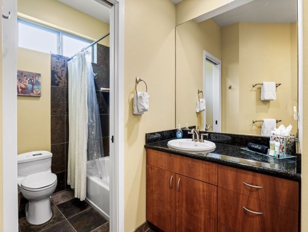 Tropical Luxury Retreat in Kailua Kona: Spacious 4-Bedroom Home with Pool & Stunning Views