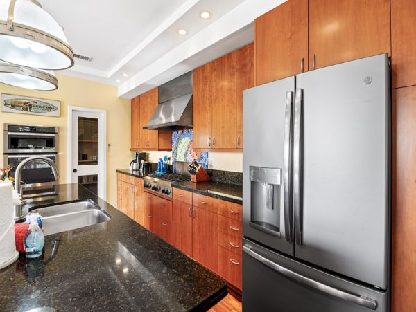 Tropical Luxury Retreat in Kailua Kona: Spacious 4-Bedroom Home with Pool & Stunning Views