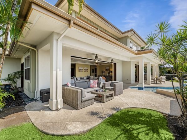 Tropical Luxury Retreat in Kailua Kona: Spacious 4-Bedroom Home with Pool & Stunning Views