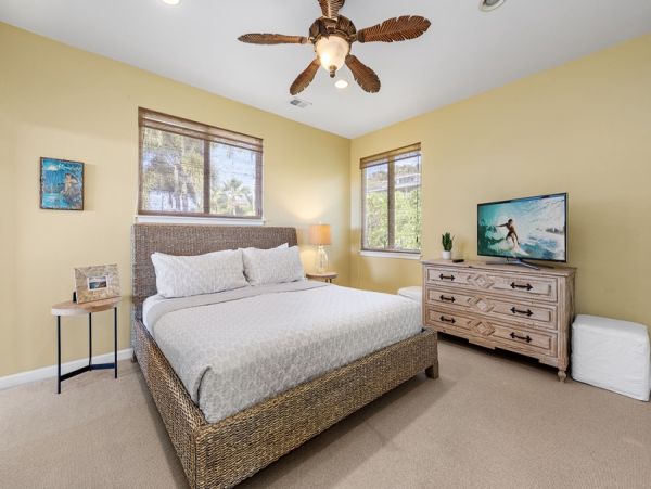 Tropical Luxury Retreat in Kailua Kona: Spacious 4-Bedroom Home with Pool & Stunning Views