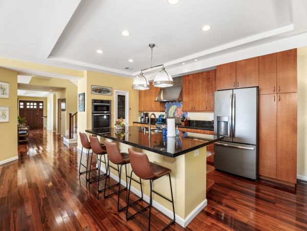 Tropical Luxury Retreat in Kailua Kona: Spacious 4-Bedroom Home with Pool & Stunning Views