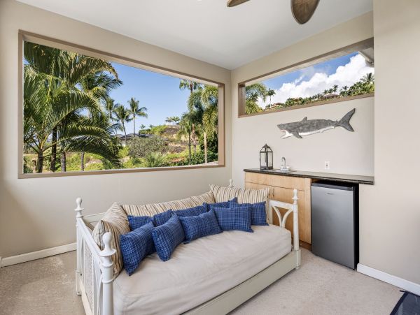 Tropical Luxury Retreat in Kailua Kona: Spacious 4-Bedroom Home with Pool & Stunning Views