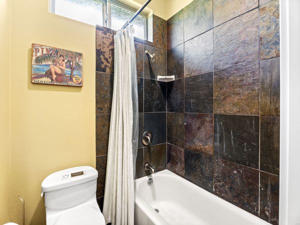 Tropical Luxury Retreat in Kailua Kona: Spacious 4-Bedroom Home with Pool & Stunning Views