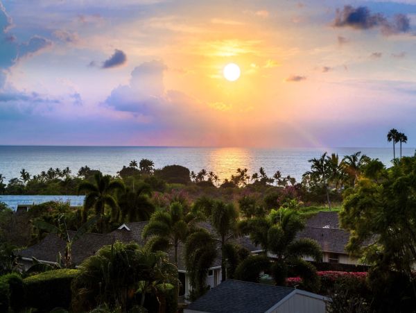 Tropical Luxury Retreat in Kailua Kona: Spacious 4-Bedroom Home with Pool & Stunning Views