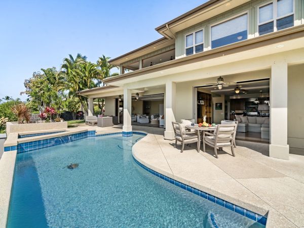 Tropical Luxury Retreat in Kailua Kona: Spacious 4-Bedroom Home with Pool & Stunning Views