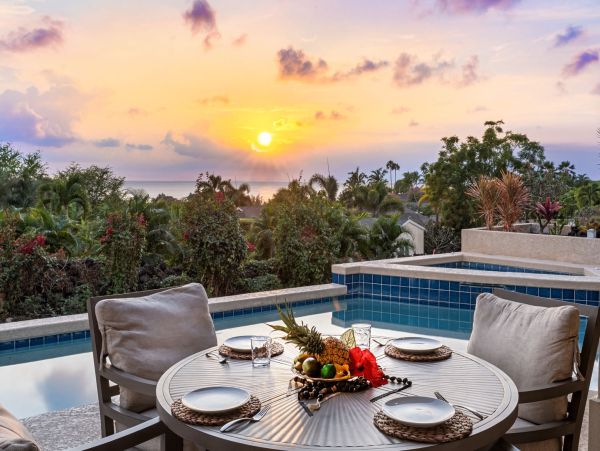 Tropical Luxury Retreat in Kailua Kona: Spacious 4-Bedroom Home with Pool & Stunning Views