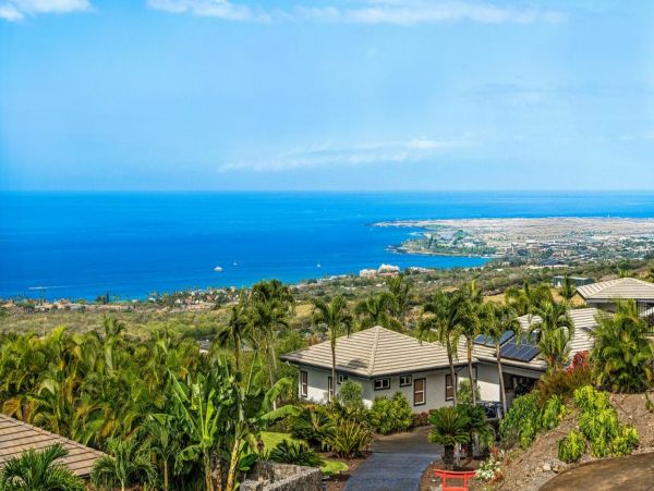 Luxurious Kailua Kona Retreat with Infinity Pool and Ocean Views