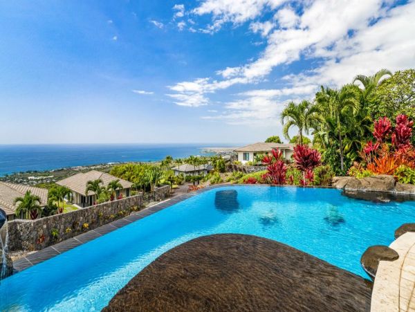 Luxurious Kailua Kona Retreat with Infinity Pool and Ocean Views