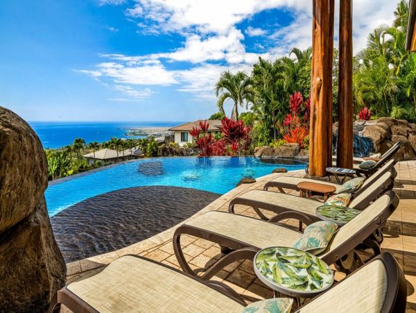 Luxurious Kailua Kona Retreat with Infinity Pool and Ocean Views