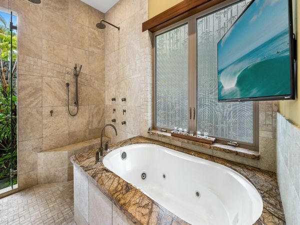 Luxurious Kailua Kona Retreat with Infinity Pool and Ocean Views