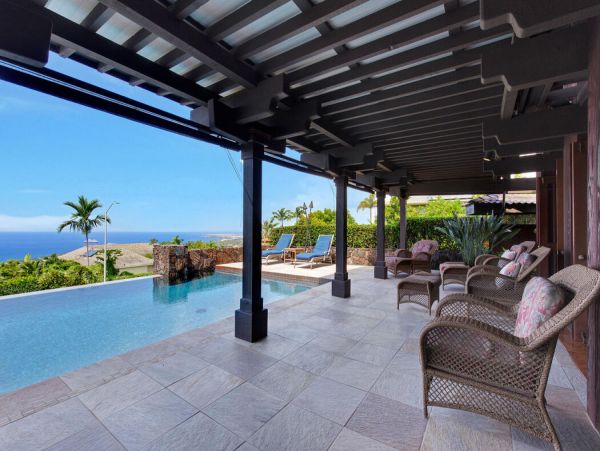 Kona Hawaiian Home with panoramic ocean view