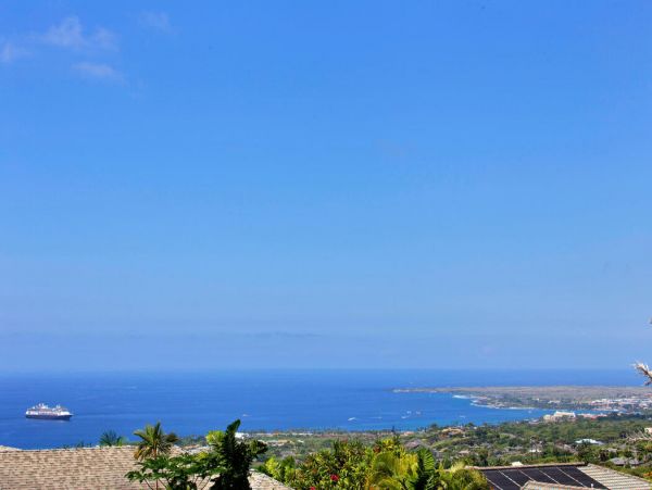 Kona Hawaiian Home with panoramic ocean view