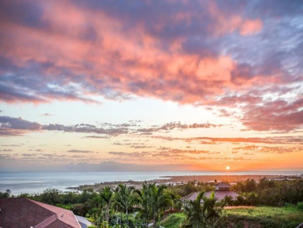 Big Island Vacation Rental Kona - Luxury Home with Pool, Rooftop Deck & Ocean Views