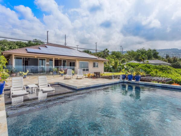 Three Bedroom Luxurious Hawaiian Retreat in Kailua Kona