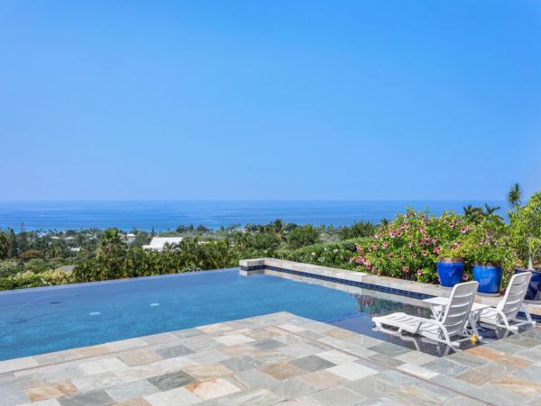 Three Bedroom Luxurious Hawaiian Retreat in Kailua Kona