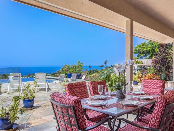 Three Bedroom Luxurious Hawaiian Retreat in Kailua Kona