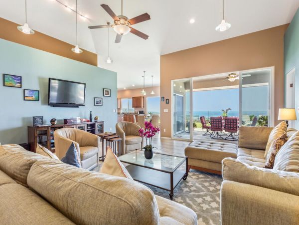 Three Bedroom Luxurious Hawaiian Retreat in Kailua Kona