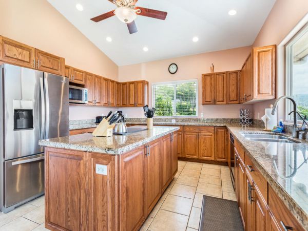 Three Bedroom Luxurious Hawaiian Retreat in Kailua Kona