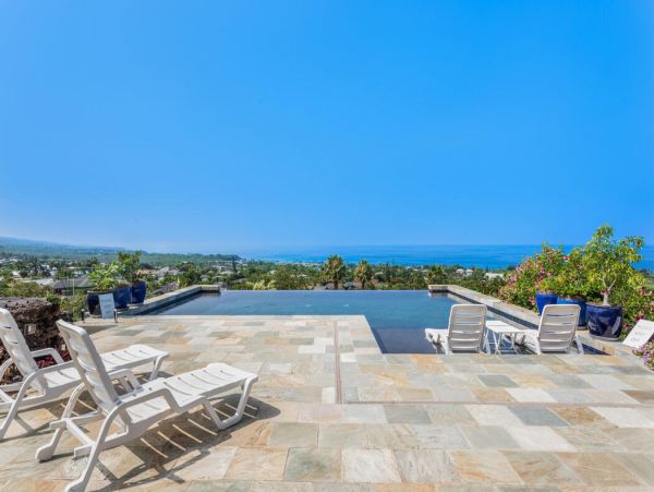Three Bedroom Luxurious Hawaiian Retreat in Kailua Kona