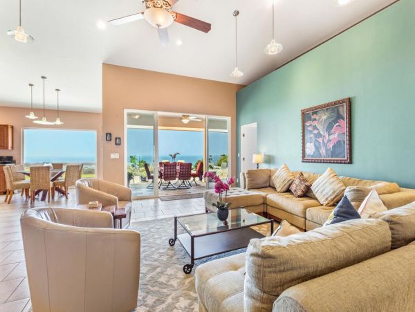 Three Bedroom Luxurious Hawaiian Retreat in Kailua Kona