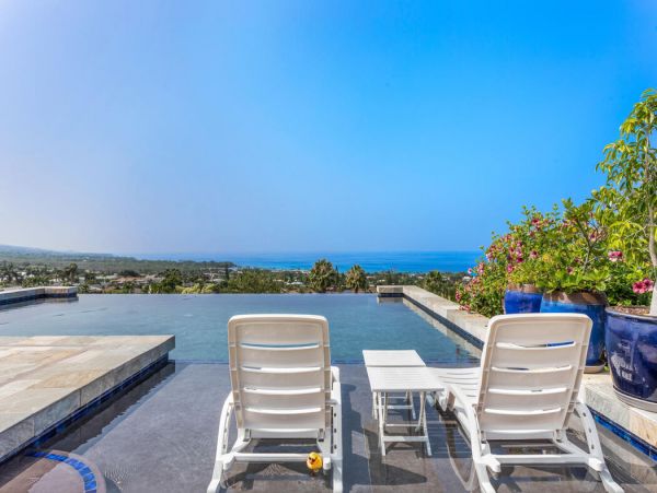 Three Bedroom Luxurious Hawaiian Retreat in Kailua Kona