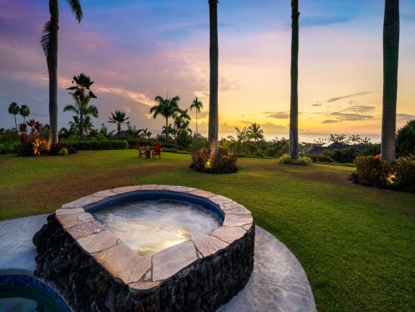 Kailua-Kona Oceanfront Three Bedroom Exquisite Vacation Home