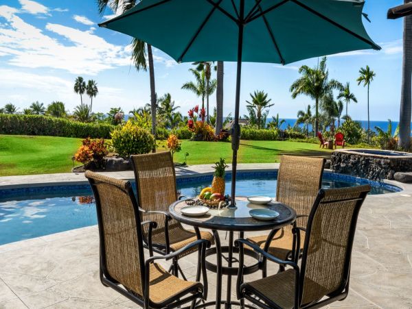 Kailua-Kona Oceanfront Three Bedroom Exquisite Vacation Home