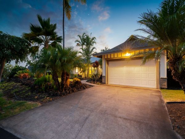 Kailua-Kona Oceanfront Three Bedroom Exquisite Vacation Home