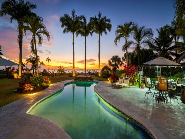 Kailua-Kona Oceanfront Three Bedroom Exquisite Vacation Home