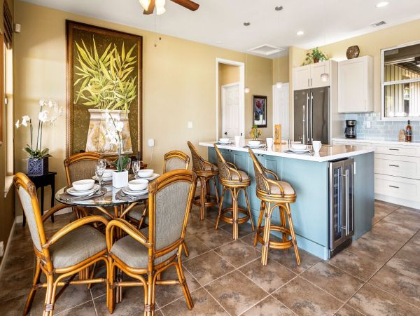 Kailua-Kona Oceanfront Three Bedroom Exquisite Vacation Home