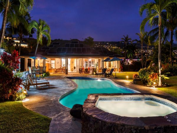 Kailua-Kona Oceanfront Three Bedroom Exquisite Vacation Home