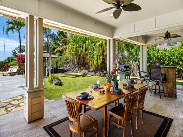 Kailua-Kona Oceanfront Three Bedroom Exquisite Vacation Home