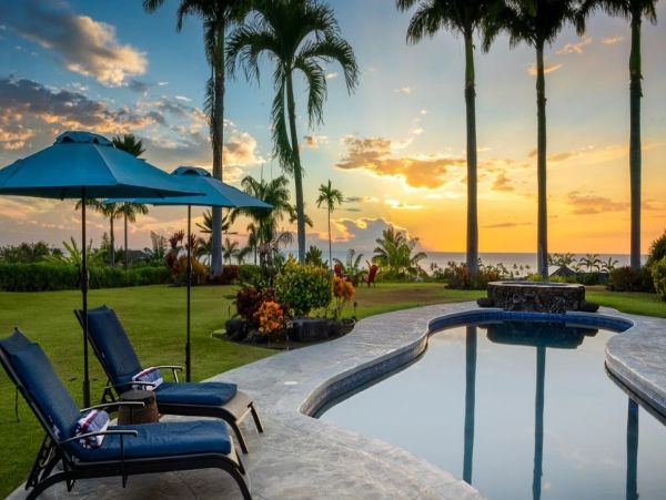 Kailua-Kona Oceanfront Three Bedroom Exquisite Vacation Home