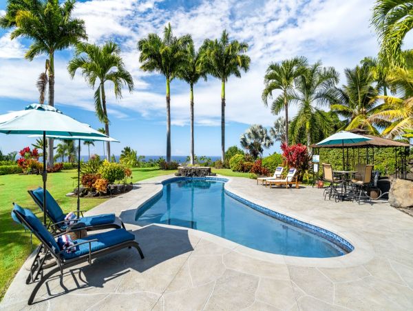 Kailua-Kona Oceanfront Three Bedroom Exquisite Vacation Home
