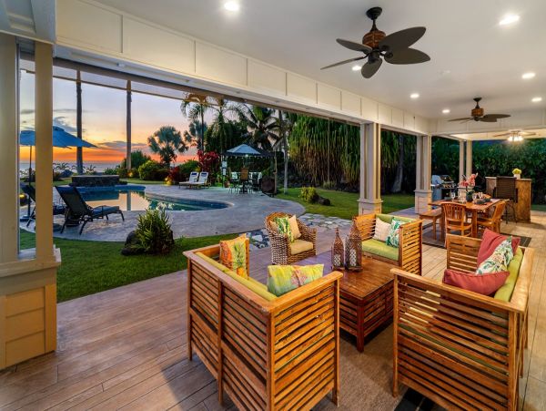 Kailua-Kona Oceanfront Three Bedroom Exquisite Vacation Home