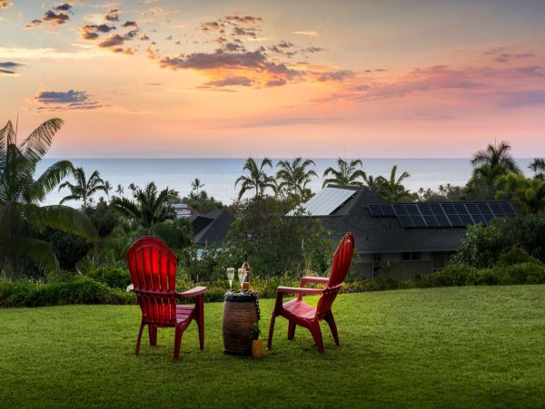 Kailua-Kona Oceanfront Three Bedroom Exquisite Vacation Home