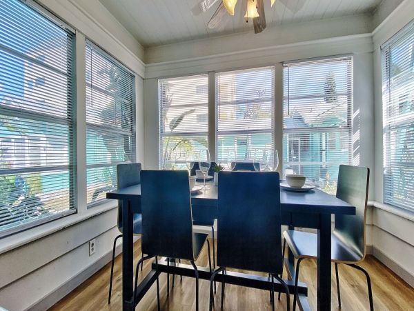 Cozy Coastal Gem Vacation Home In Indian Shores Four Guests